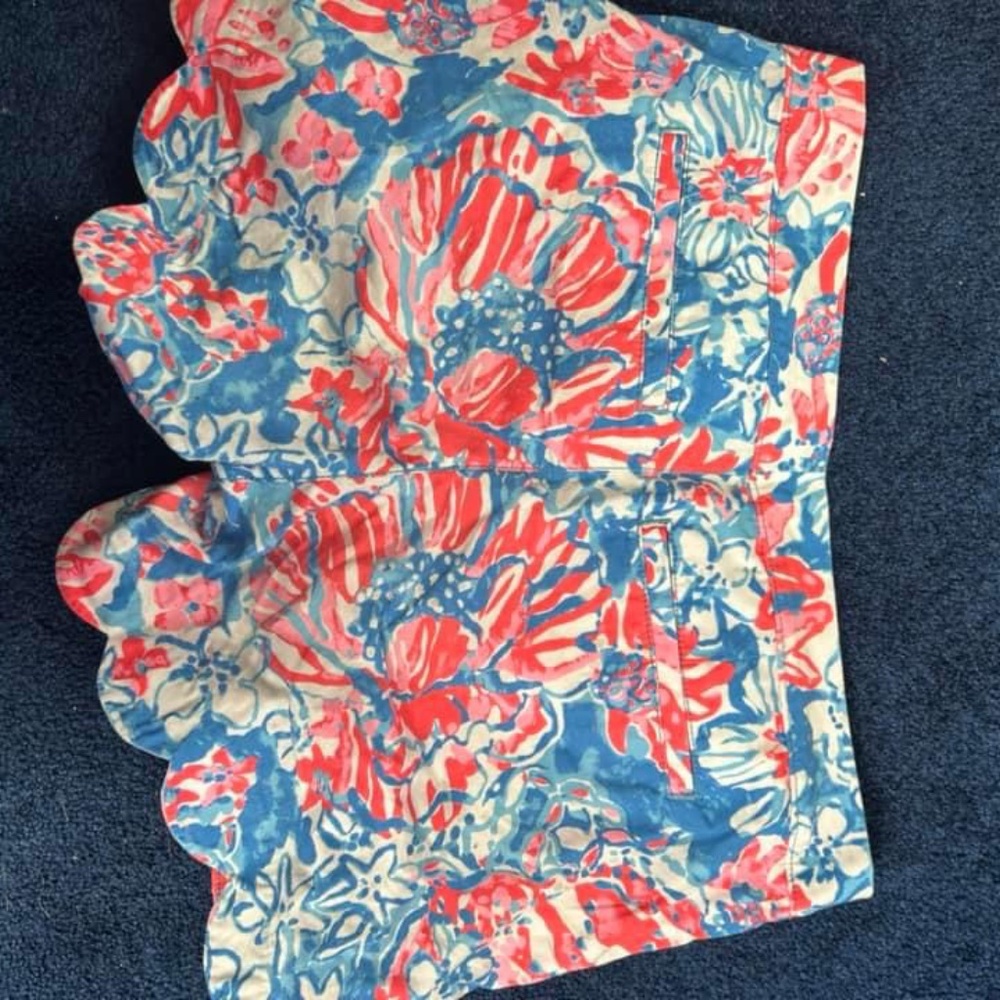 Lilly Pulitzer Buttercup Scalloped Short, Pop Pop - Picture 2 of 2
